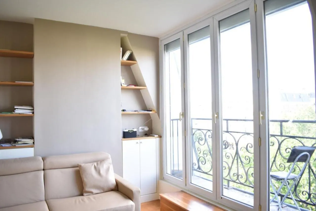 Fully Renovated Bright With High View Париж